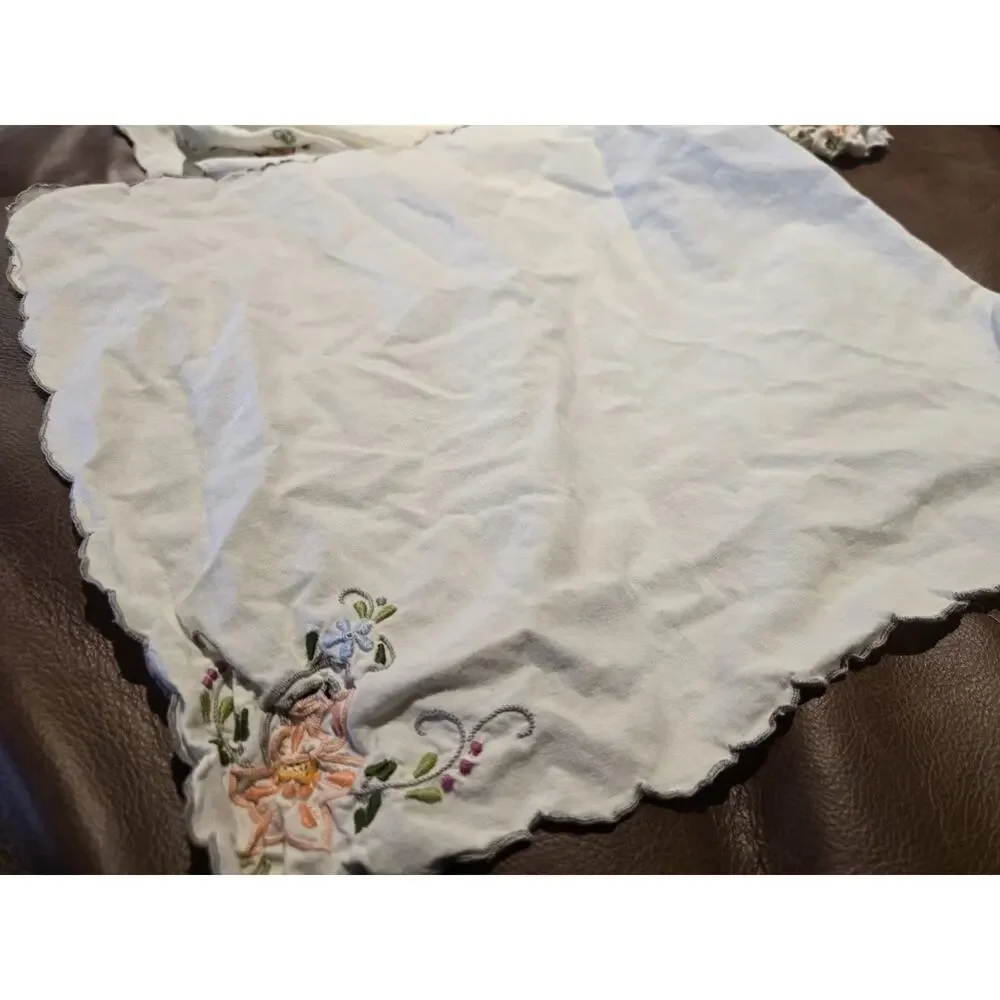 Vtg Scalloped Embroidered Table Set Runner Placemats Napkins